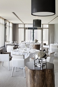 La salle à manger de l'Hôtel La Butte à Plouider,  Table Distinguée, 1 étoile au Guide Michelin
