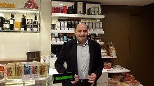 Andréas Mavrommatis dans sa nouvelle boutique parisienne 