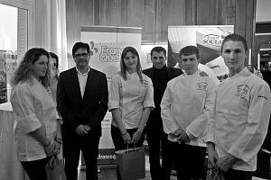 Les finalistes du trophée France Québec en présence de Roland roland Tonarelli des Foies gras Soulard et de Christopher Hache, chef du Crillon