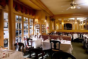 Une salle à manger chaleureuse